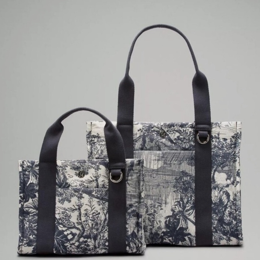 Lululemon RARE Mini Tote Print in Sketch Turtledove Navy/Obsidian 4.5L - Picture 6 of 6
